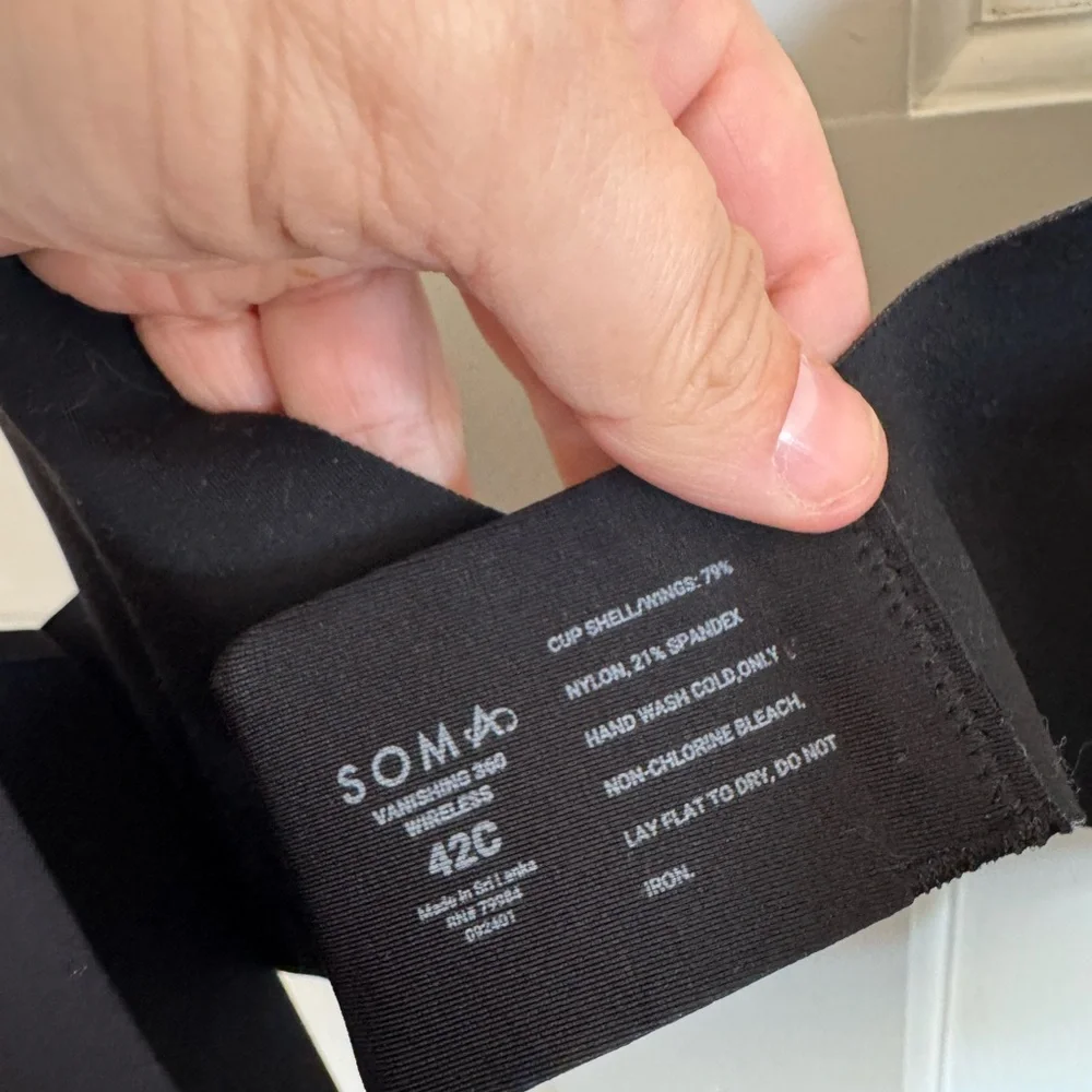 Soma‎ black Vanishing 360 wireless bra size 42C